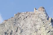 從公路遠眺 Barbak Castle