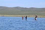 額吉湖中的釣魚翁